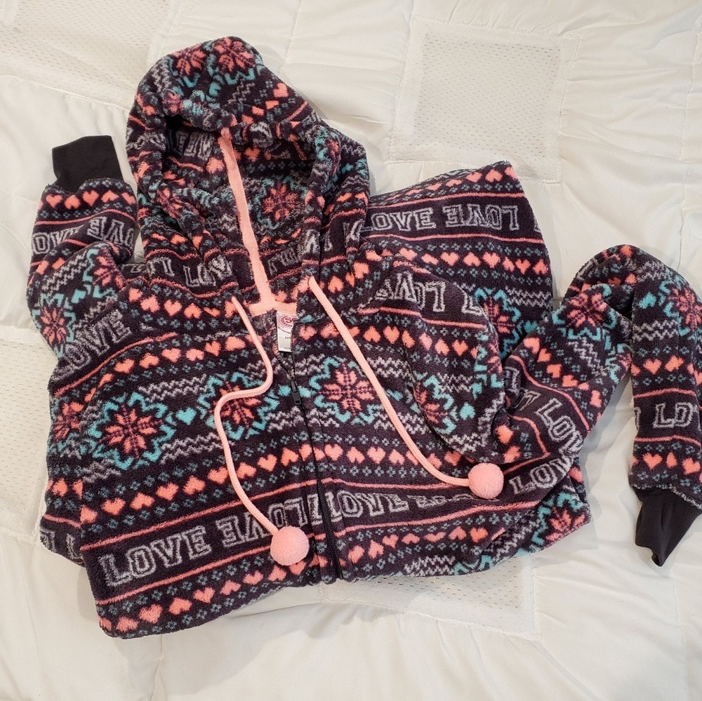 🐧🐧Fuzzy hooded no-feet onsie "Love" Pajamas